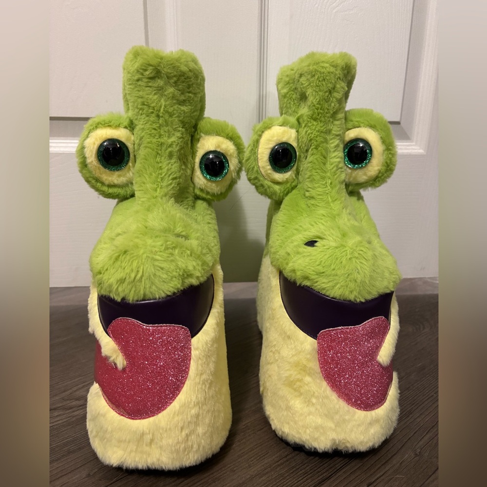 NWOB Dolls Kill / dELiA*s Green Total Wildlife Platform Booties
